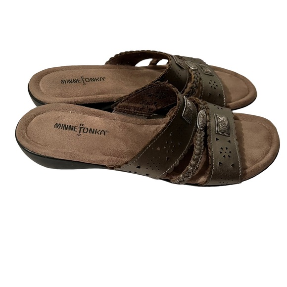 Minnetonka Sandals Women’s Slip On Open Cutwork Gray Leather Size 11 NWOT - Picture 6 of 8